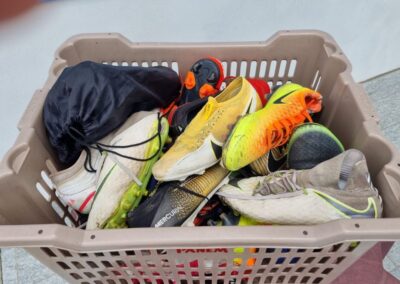 Oltre 100 paia di scarpe per la prima raccolta Boots For Africa